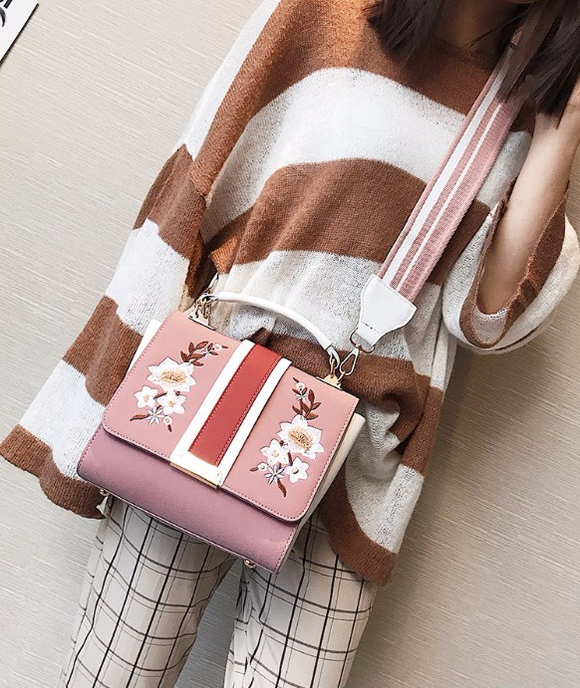 <b><p>Flower Embroided Square Css Back Women Mini</p></b><b><p>花の刺繍スクエアクロスバック女性ミニ​​バック女性20代カジュアルバッグケジュ 여성크로스백</p></b><br /><br /><p align='center'>