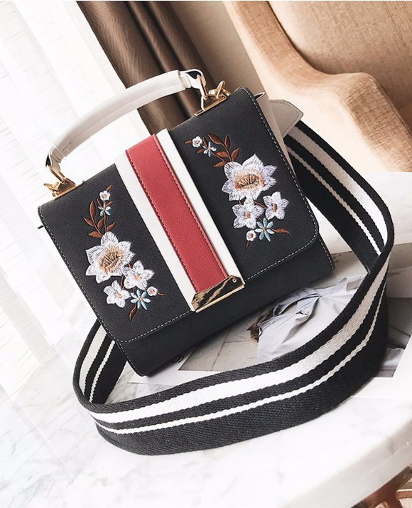 <b><p>Flower Embroided Square Css Back Women Mini</p></b><b><p>花の刺繍スクエアクロスバック女性ミニ​​バック女性20代カジュアルバッグケジュ 여성크로스백</p></b><br /><br /><p align='center'>