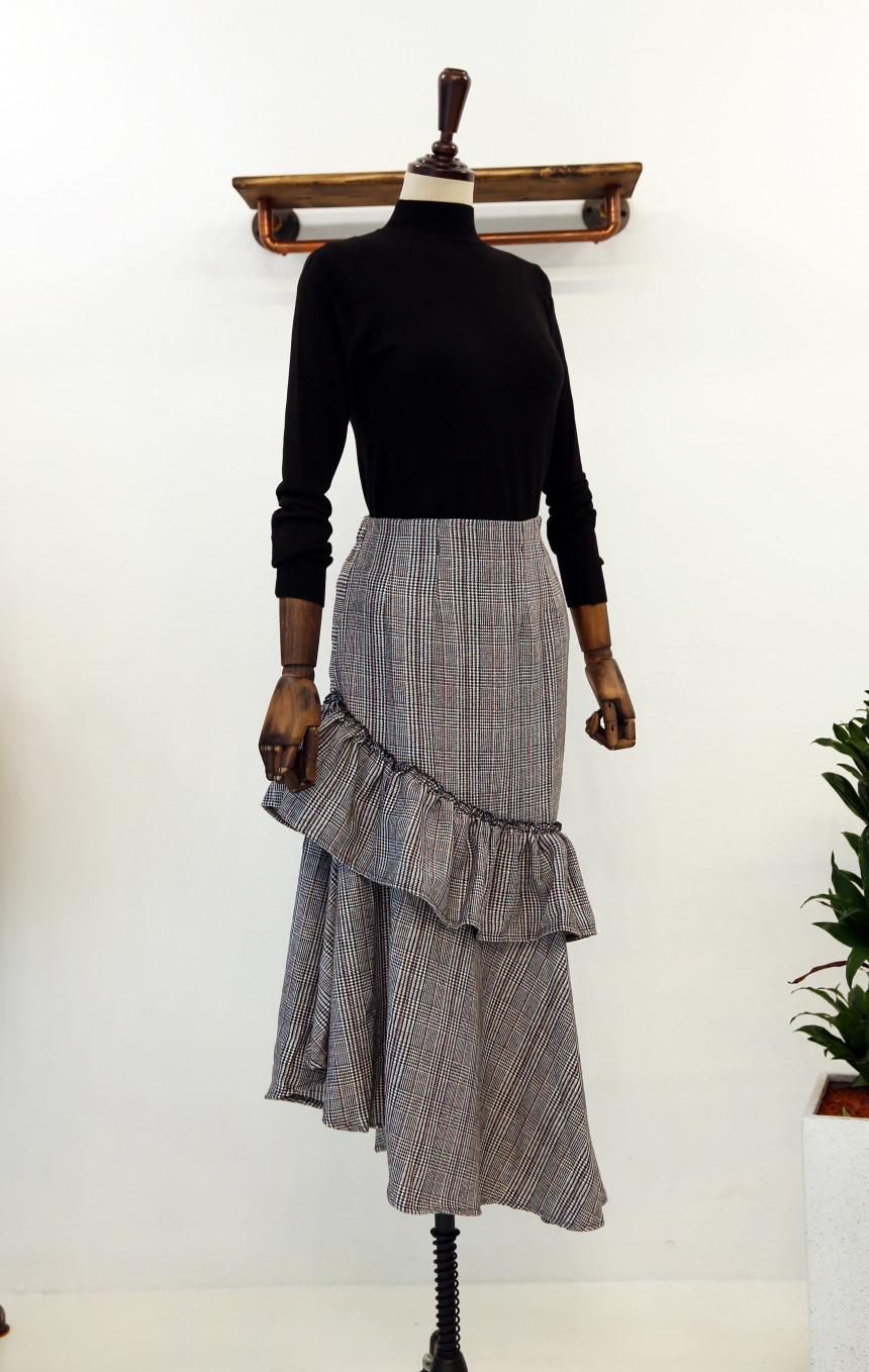 Check frill long skirt unblock set female bending