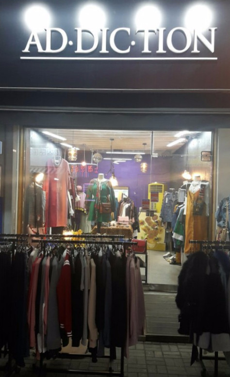 Brooch Golden eco bag ootd Clean and stylish, eleg