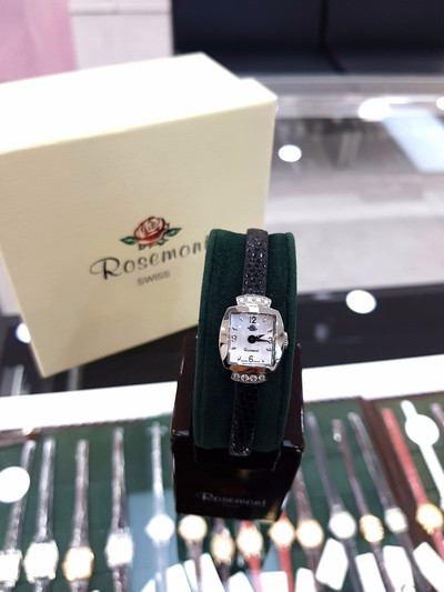 <b><p>Rose Mont ANTIQUE TOUCH ROSE RIES RS 16-03BK</p></b><b><p>ローズモン アンティーク タッチ RIES RS 16-03BK 腕時計 様々なコーディネートルック</p></b><br /><br /><p align='center'>