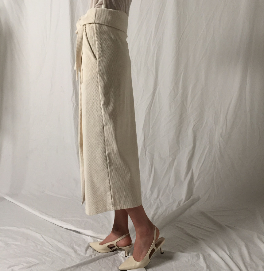 Kanne Unique strap Golden slit Long skirt Normal m