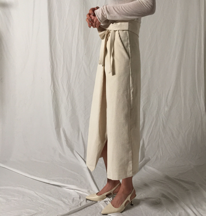 Kanne Unique strap Golden slit Long skirt Normal m