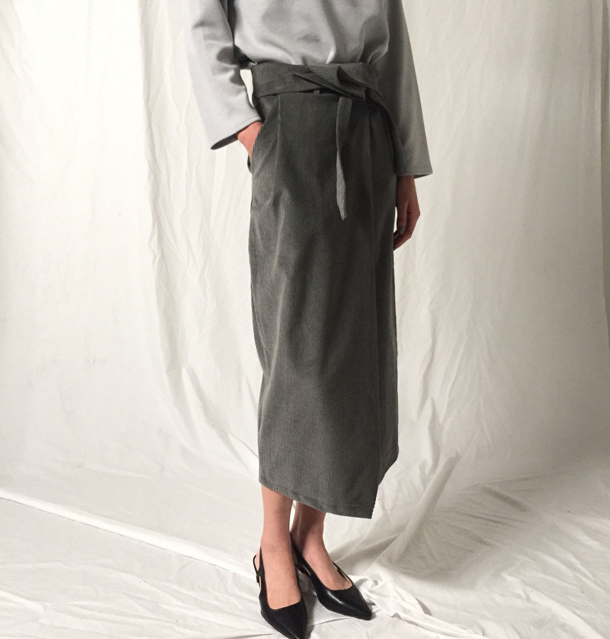 Kanne Unique strap Golden slit Long skirt Normal m