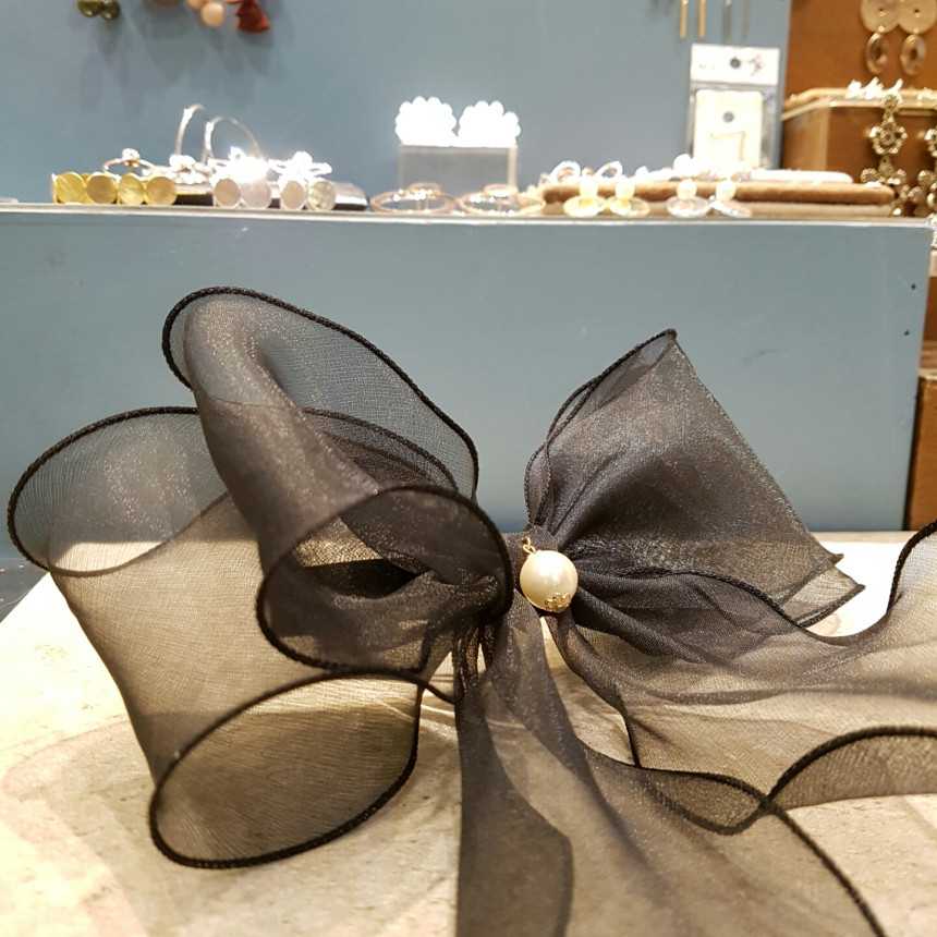 Hair Accessories The center pearl of the fabric Cr