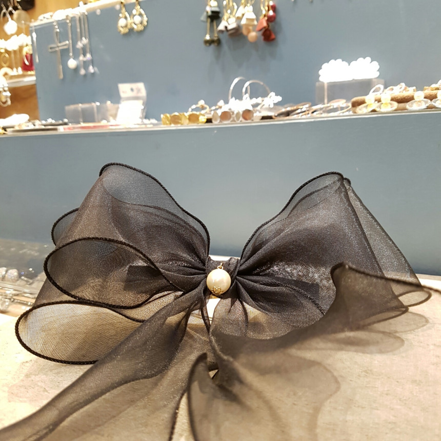 Hair Accessories The center pearl of the fabric Cr