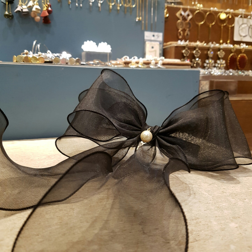Hair Accessories The center pearl of the fabric Cr