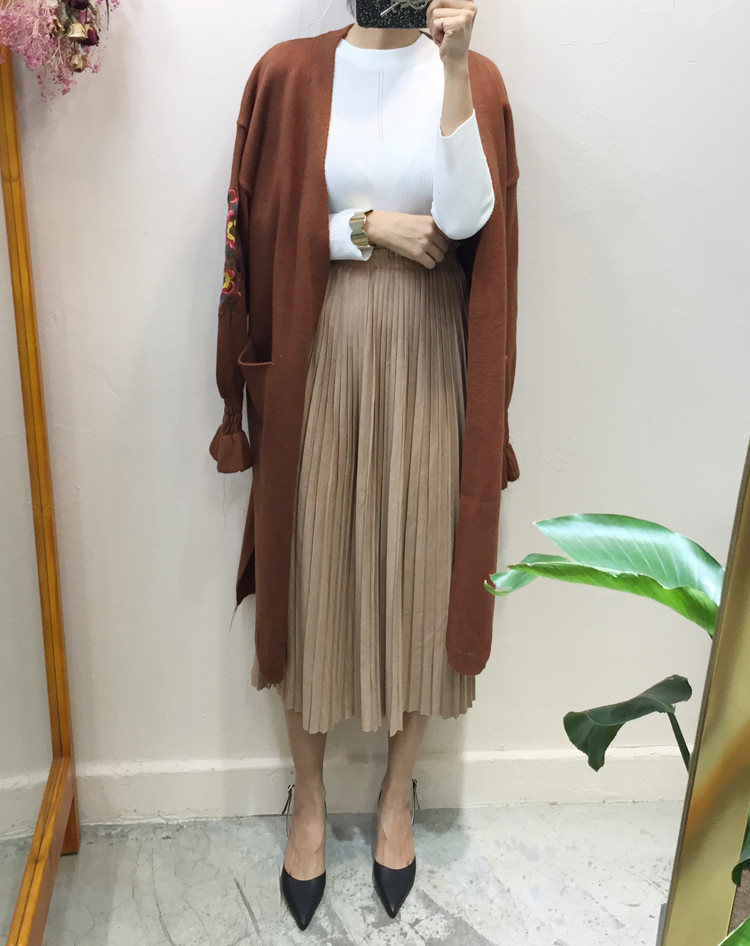 Pleated suede long skirt