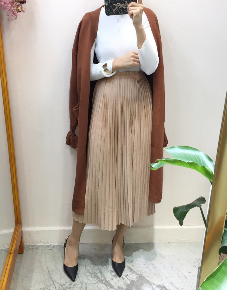 Pleated suede long skirt