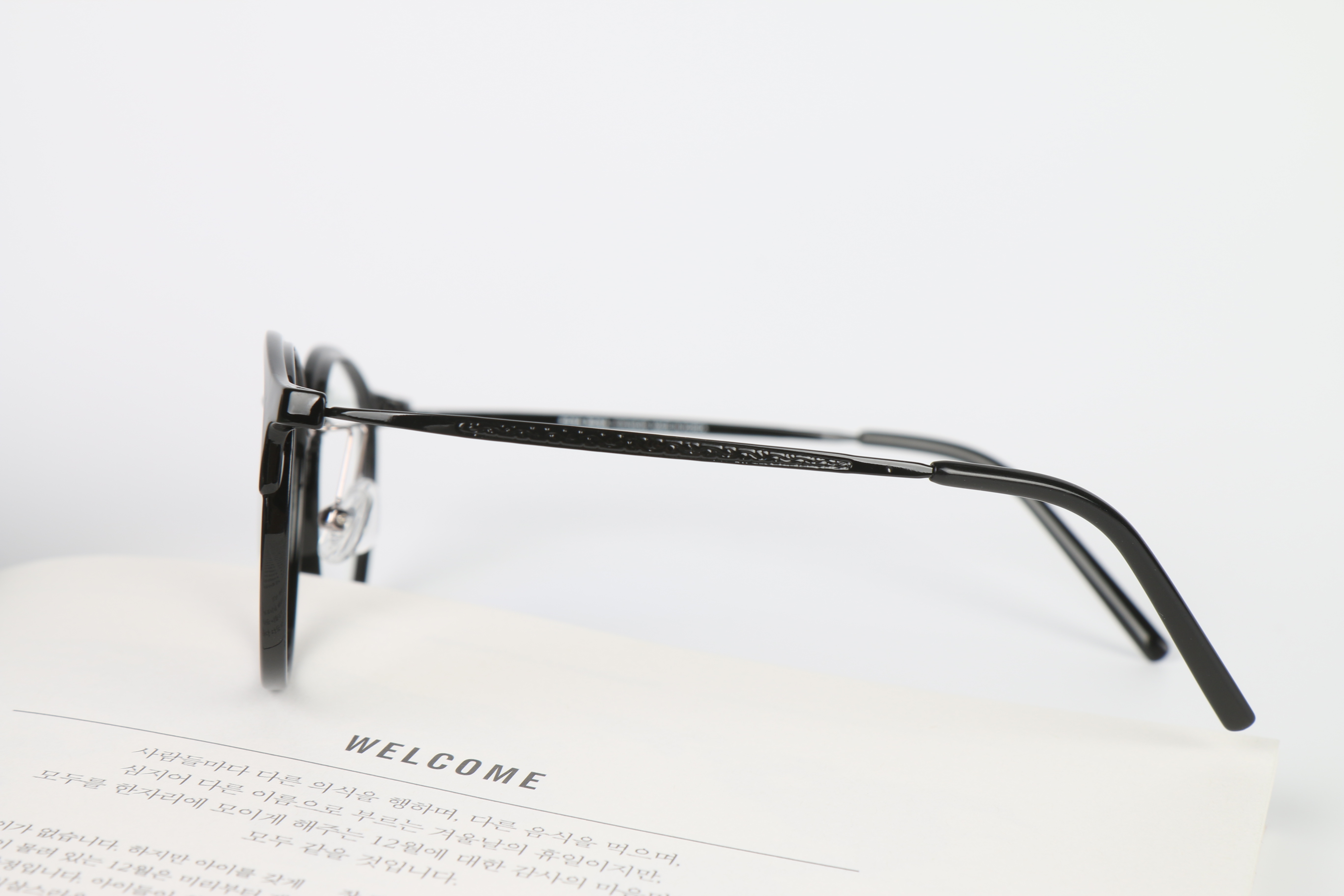 <b><p>light Korean Wom Donggul Hn glasses Round</p></b><b><p>軽い 韓国語 男 女性 ドングル 角縁 メガネ ラウンドテ 小さな ファッション</p></b><br /><br /><p align='center'>