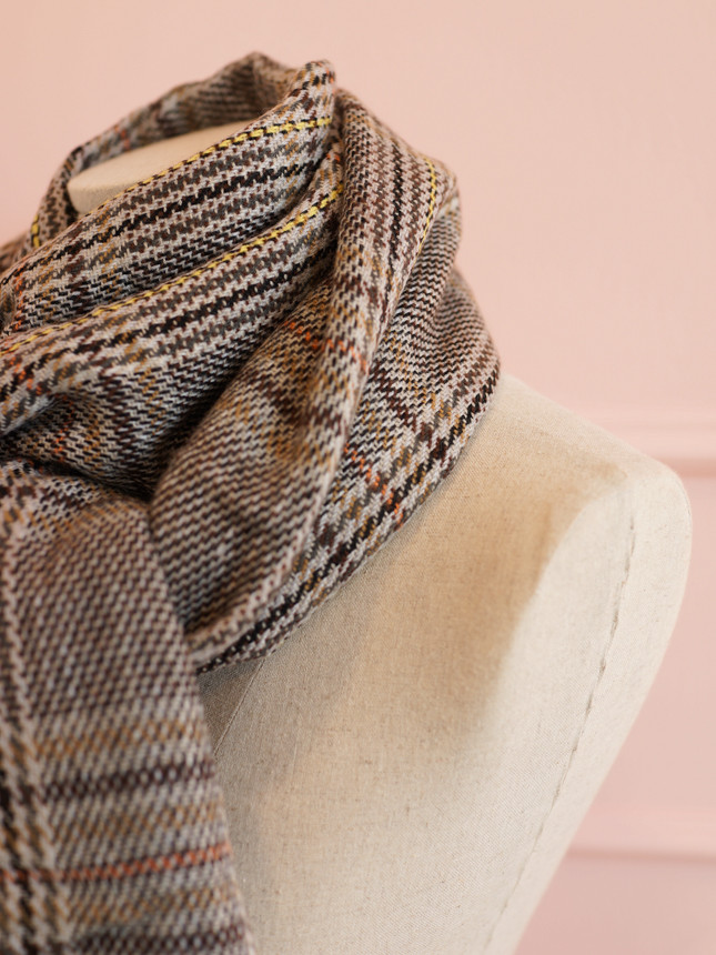 Check muffler Autumn A warm classic ring that will