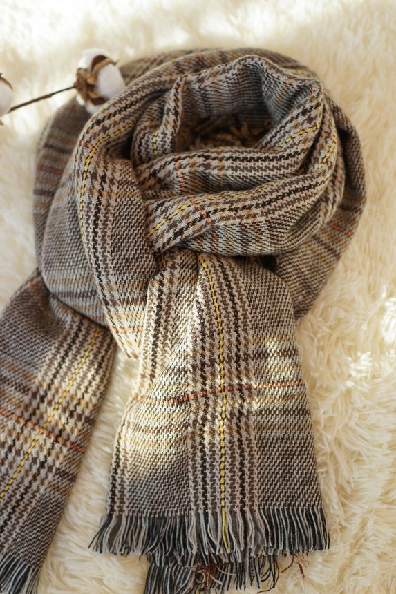 Check muffler Autumn A warm classic ring that will