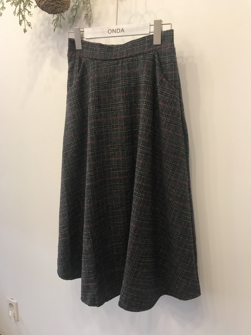 Casual 30-year-old woman clean and elegant woolly 