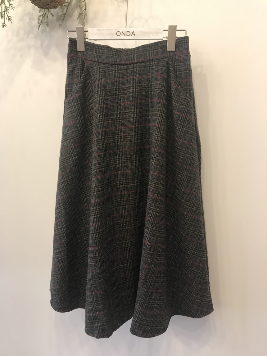 Casual 30-year-old woman clean and elegant woolly 