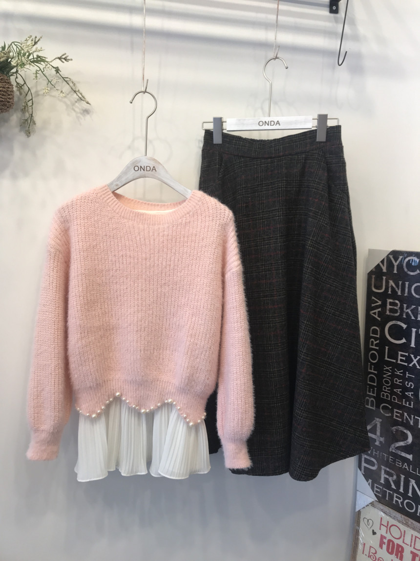 Casual 30-year-old woman clean and elegant woolly 