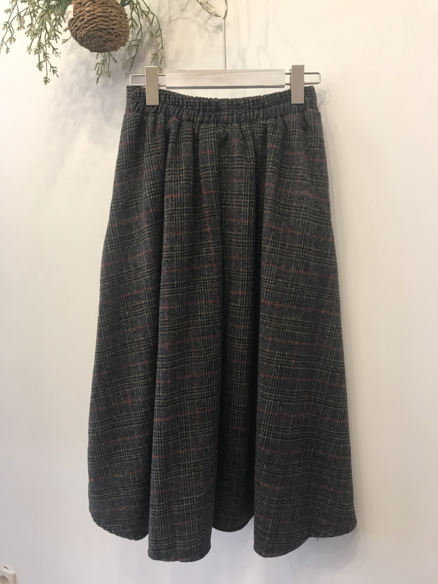 Casual 30-year-old woman clean and elegant woolly 