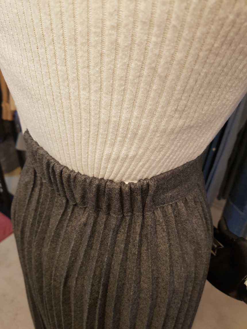 Wool material wrinkled long skirt Twenties Woman U