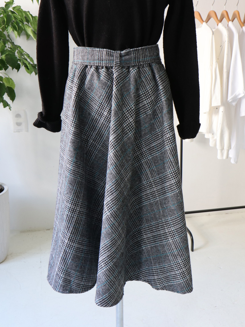 Flair check skirt long skirt
