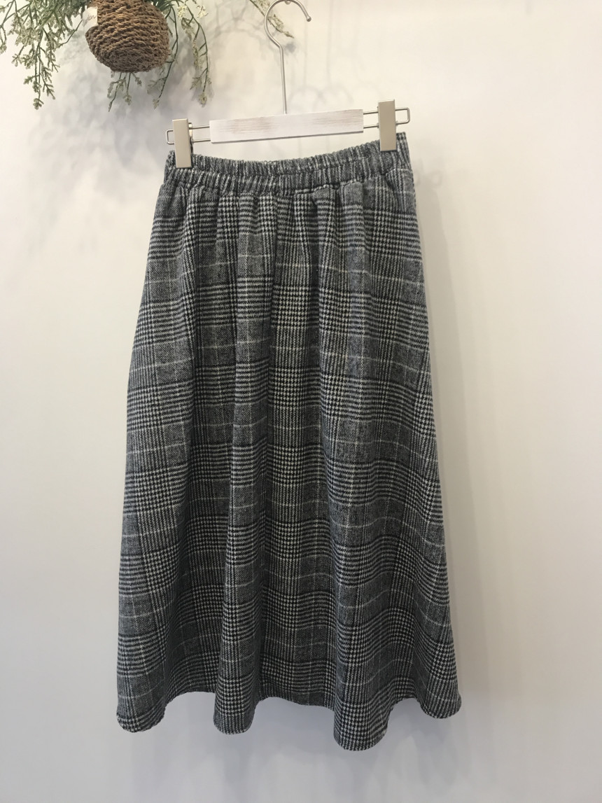 Casual 30-year-old woman clean and elegant woolly 