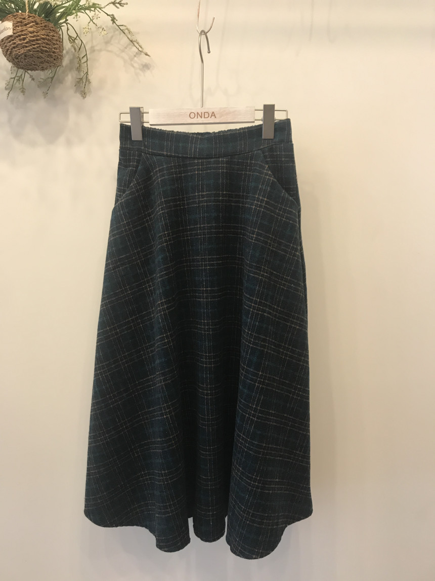 Casual 30-year-old woman clean and elegant woolly 