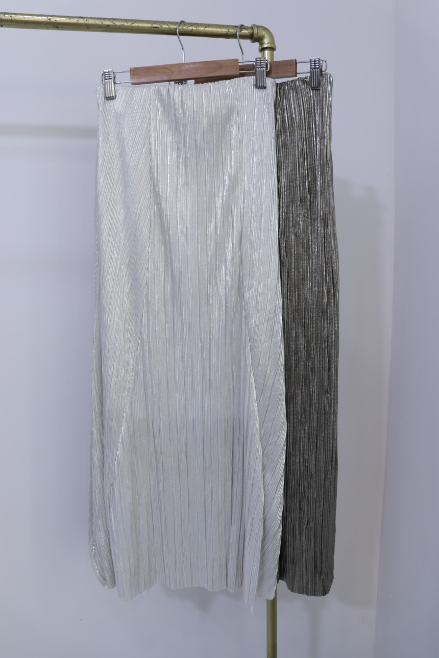 Gold Pleated Skirt 2col Natural sense of color wit