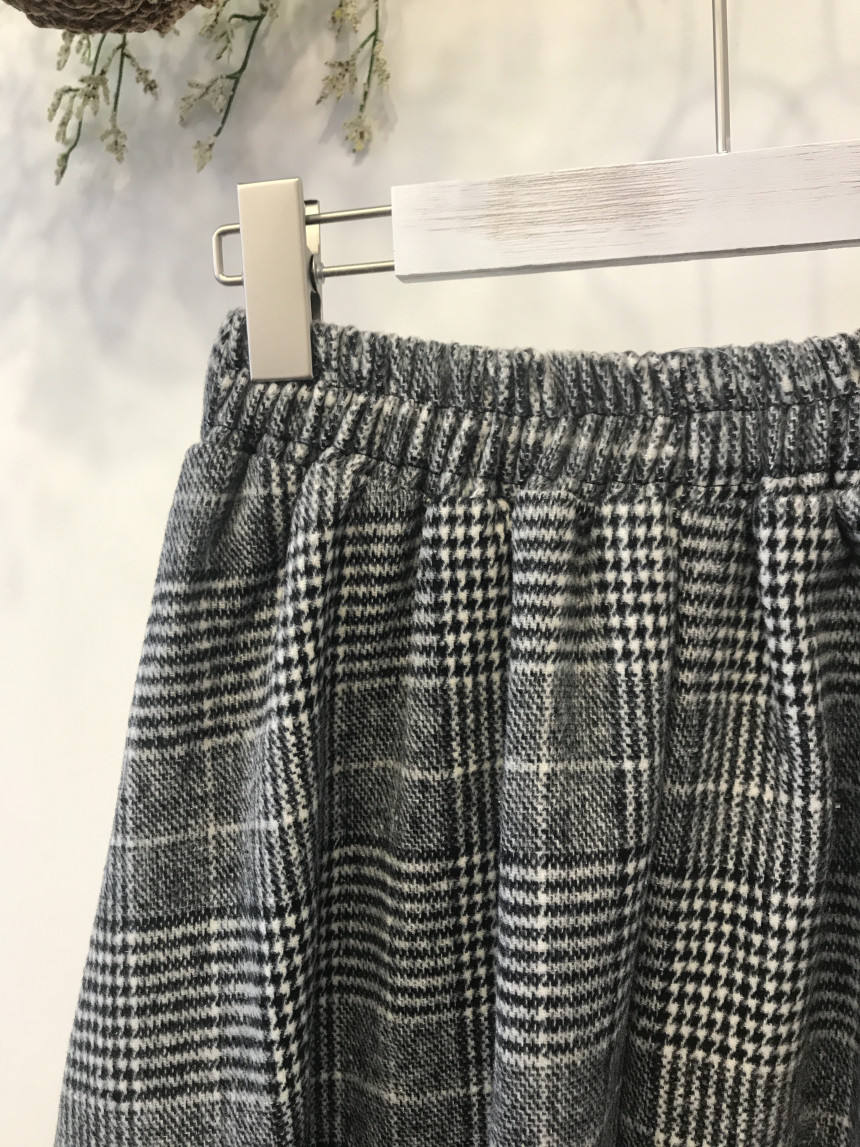 Casual 30-year-old woman clean and elegant woolly 