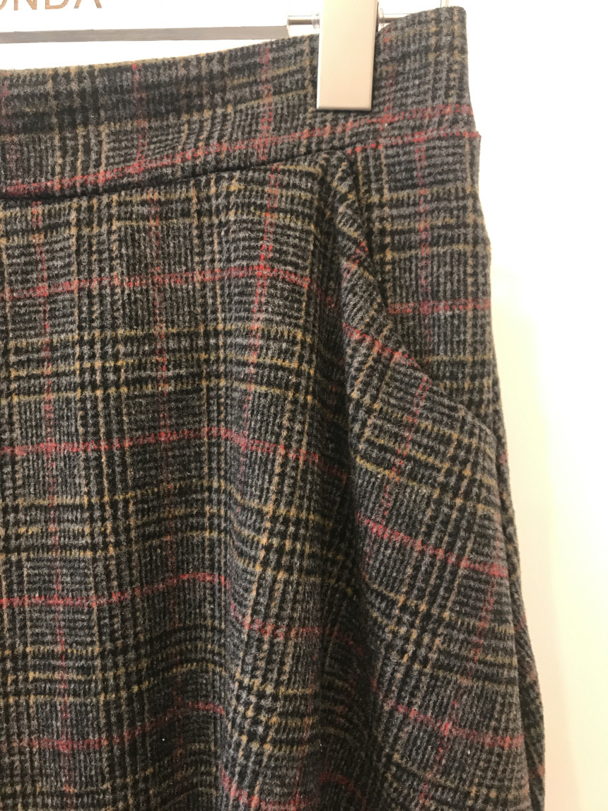 Casual 30-year-old woman clean and elegant woolly 