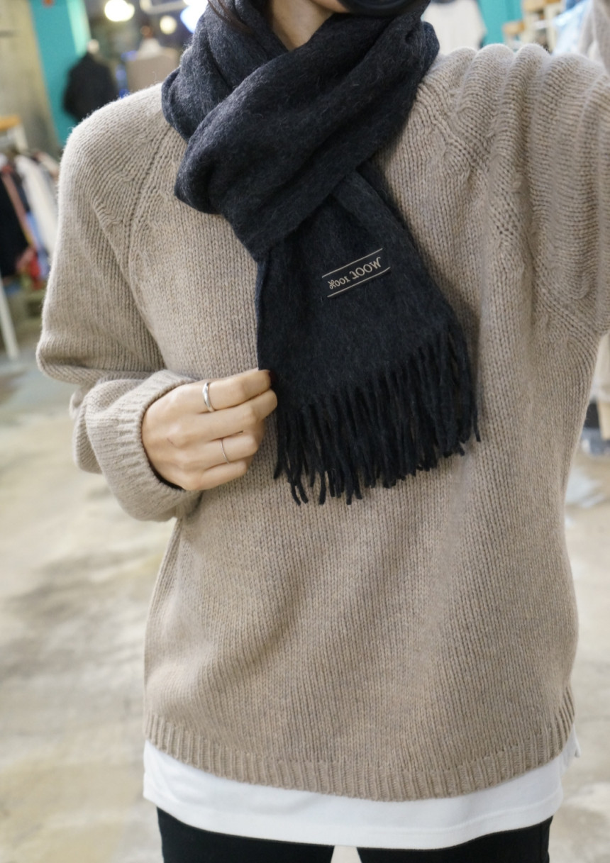 Plain wool muffler Trend styling Neat modern sensi