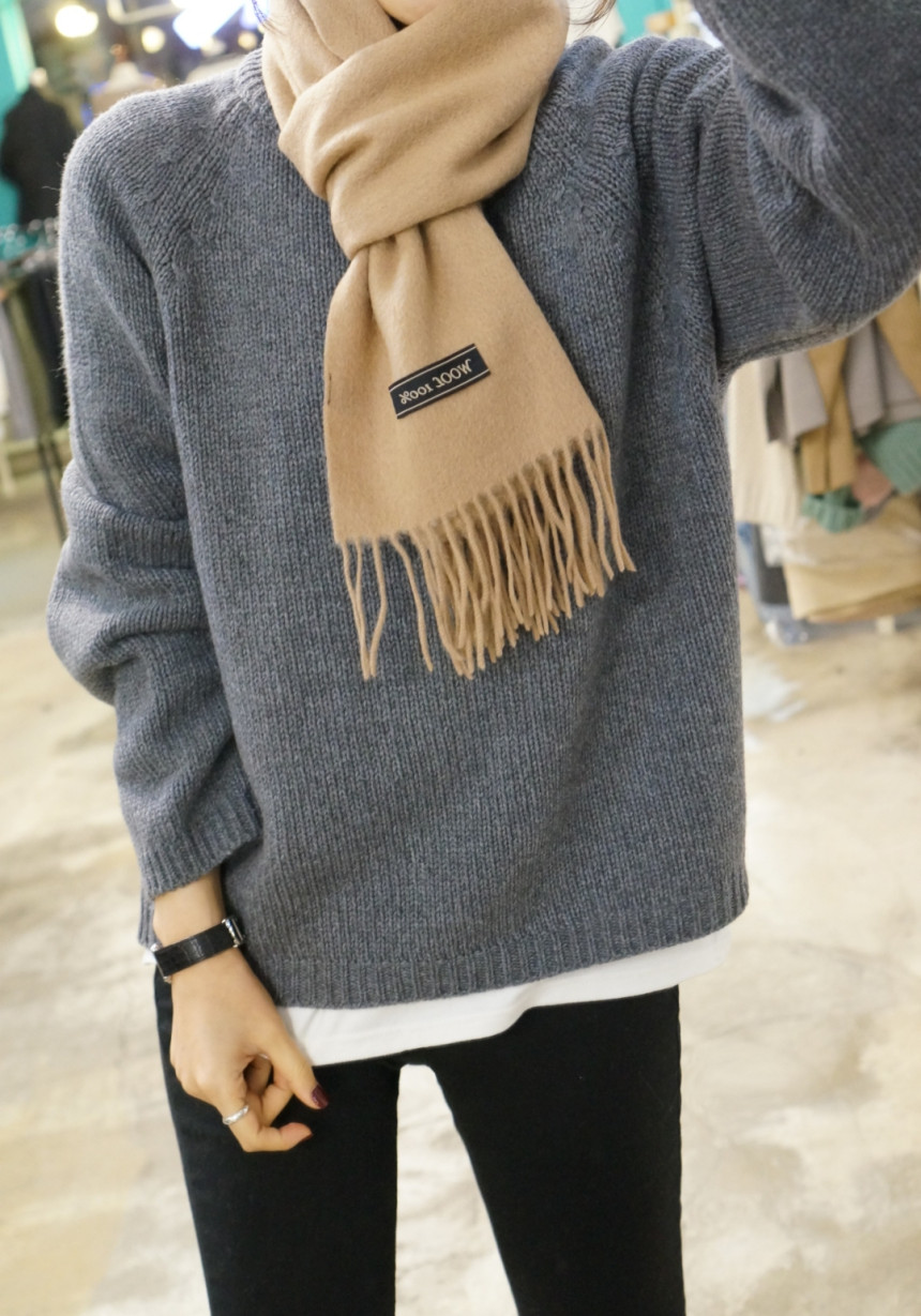 Plain wool muffler Trend styling Neat modern sensi