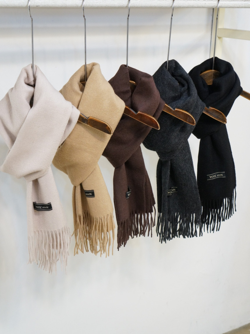 Plain wool muffler Trend styling Neat modern sensi