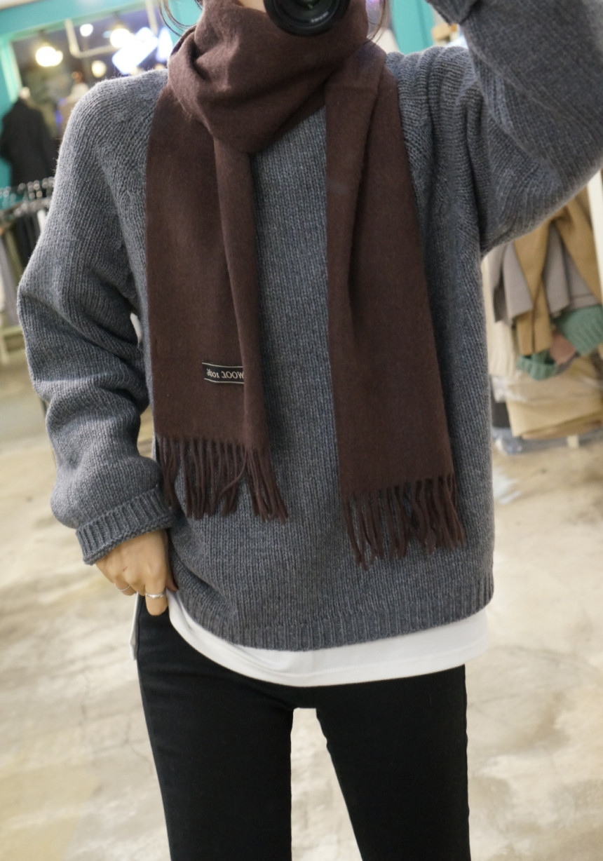 Plain wool muffler Trend styling Neat modern sensi