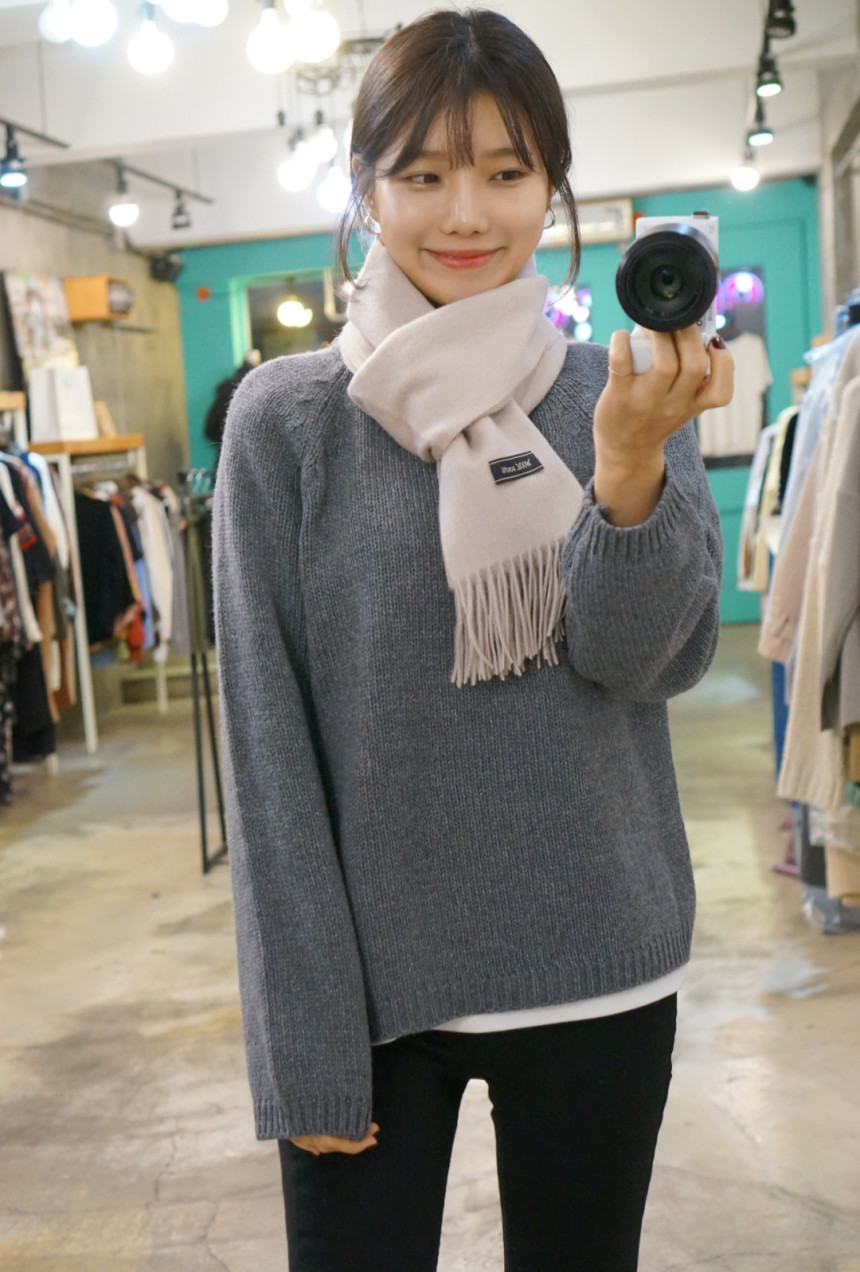 Plain wool muffler Trend styling Neat modern sensi