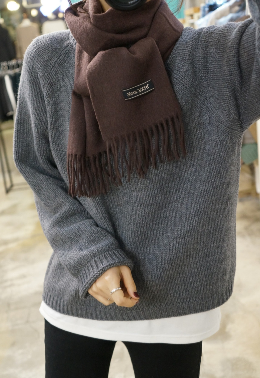 Plain wool muffler Trend styling Neat modern sensi