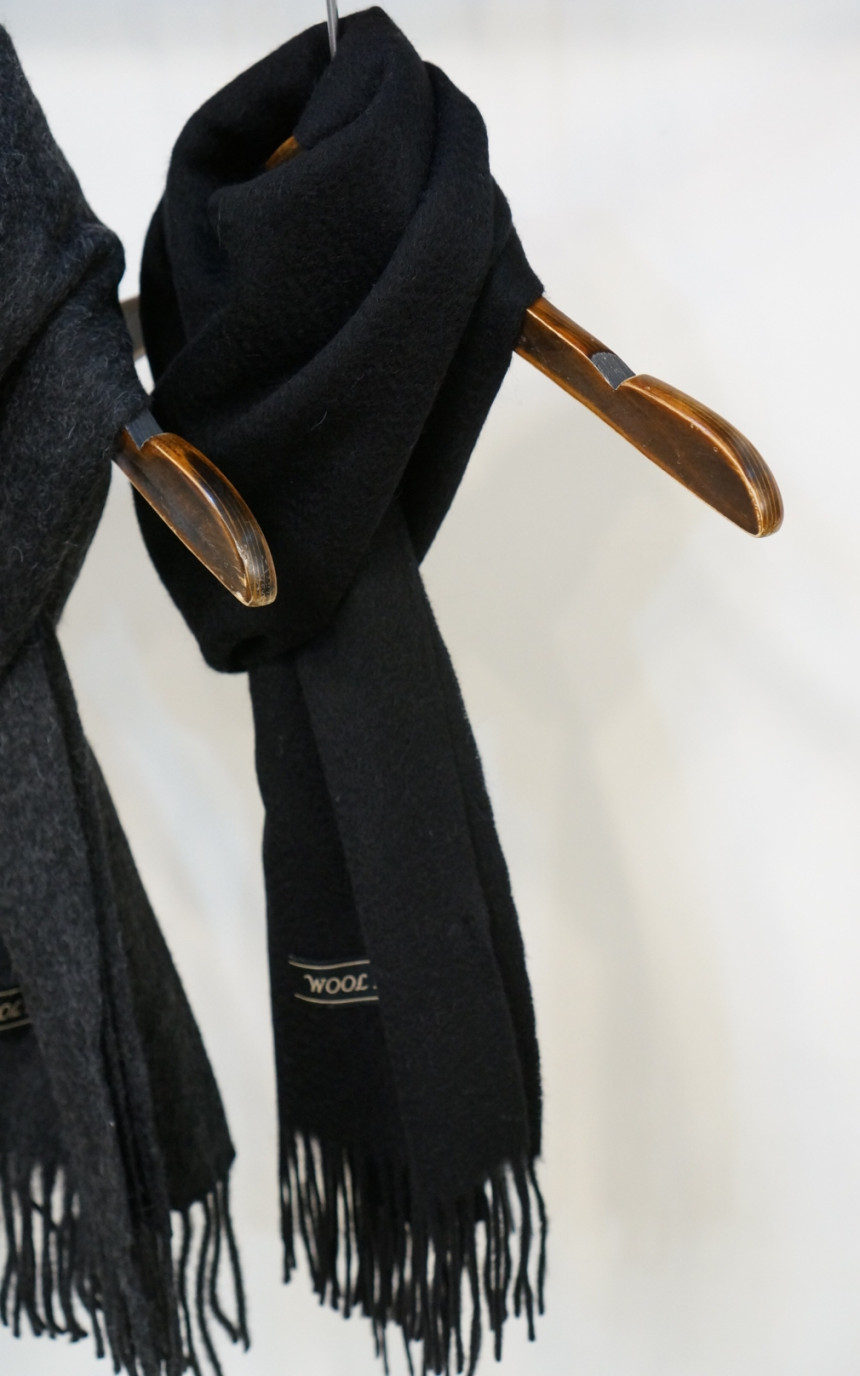 Plain wool muffler Trend styling Neat modern sensi