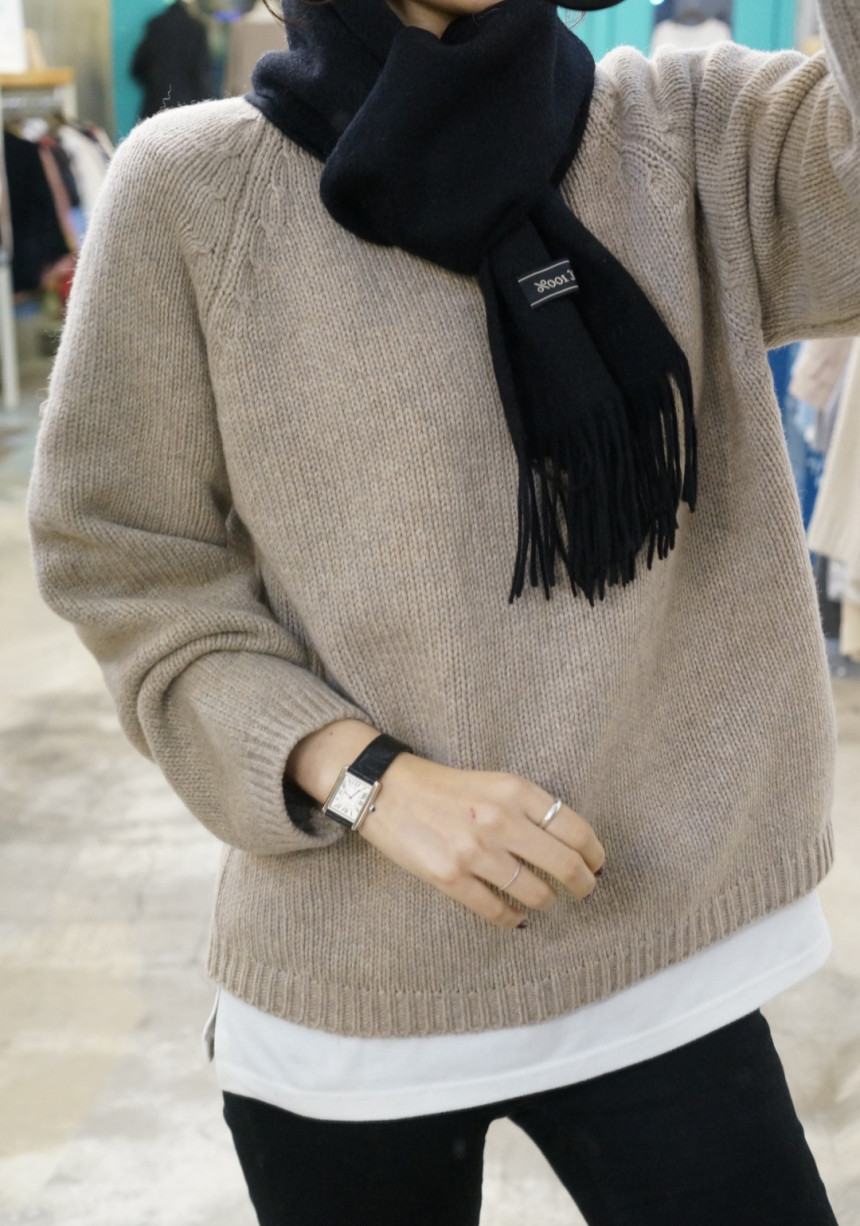 Plain wool muffler Trend styling Neat modern sensi