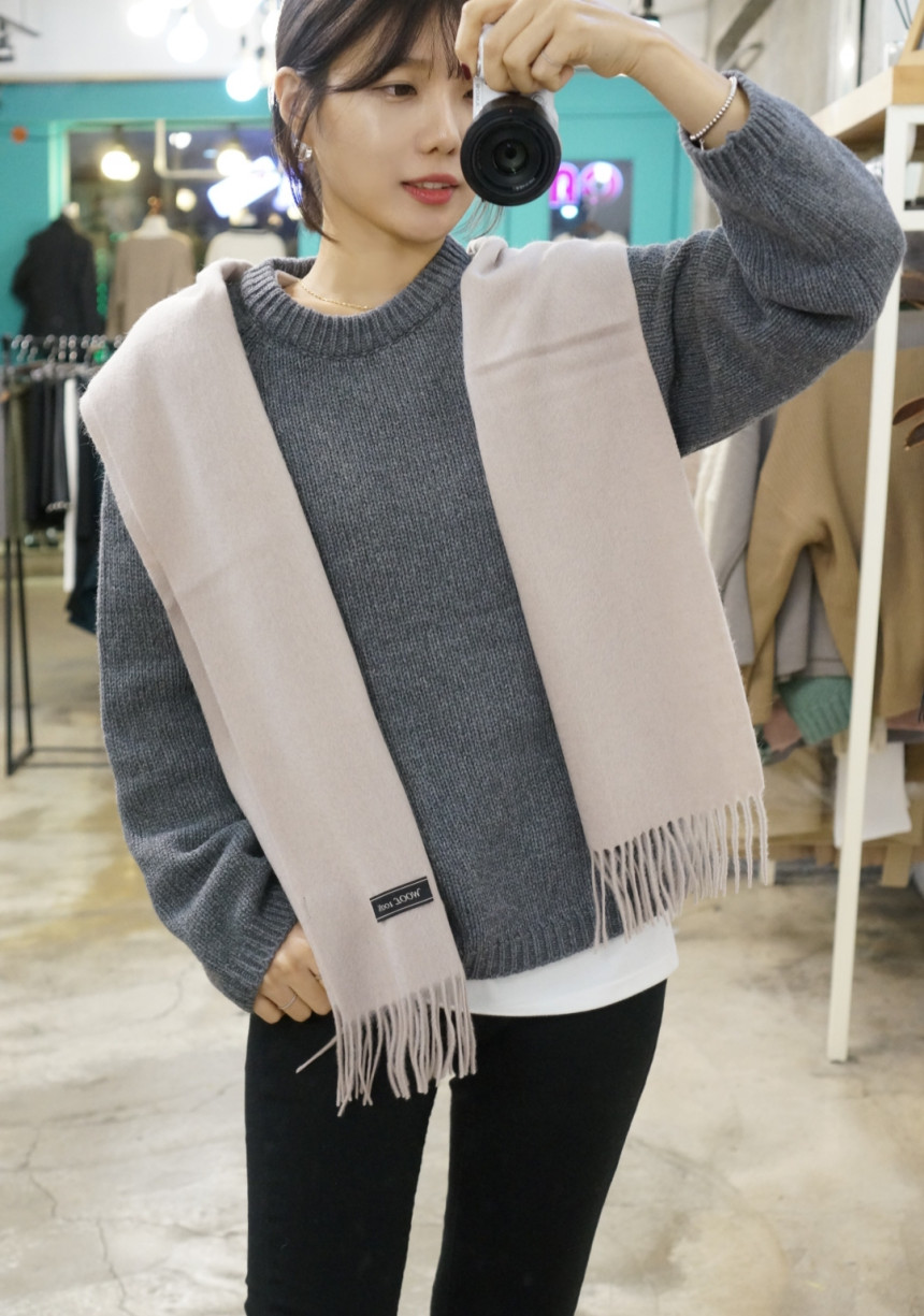 Plain wool muffler Trend styling Neat modern sensi