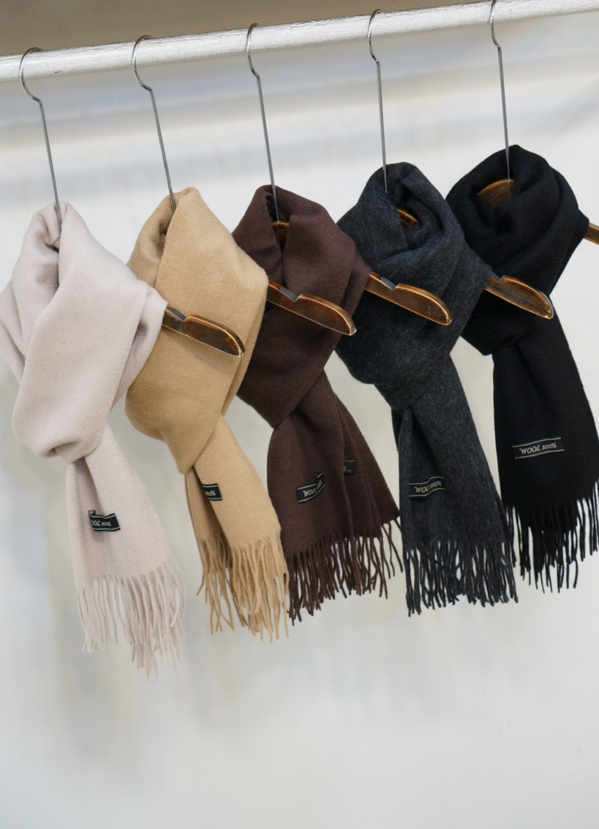 Plain wool muffler Trend styling Neat modern sensi