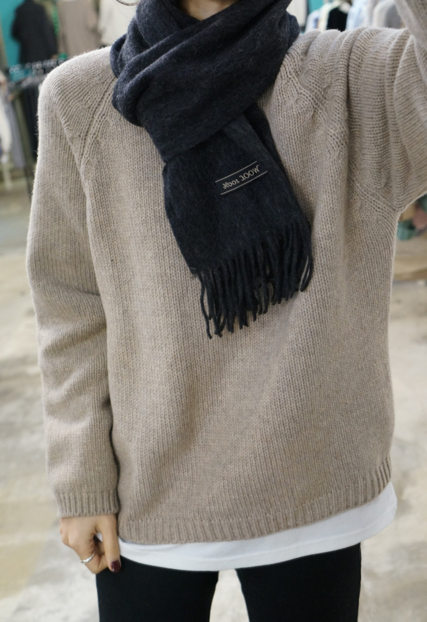 Plain wool muffler Trend styling Neat modern sensi