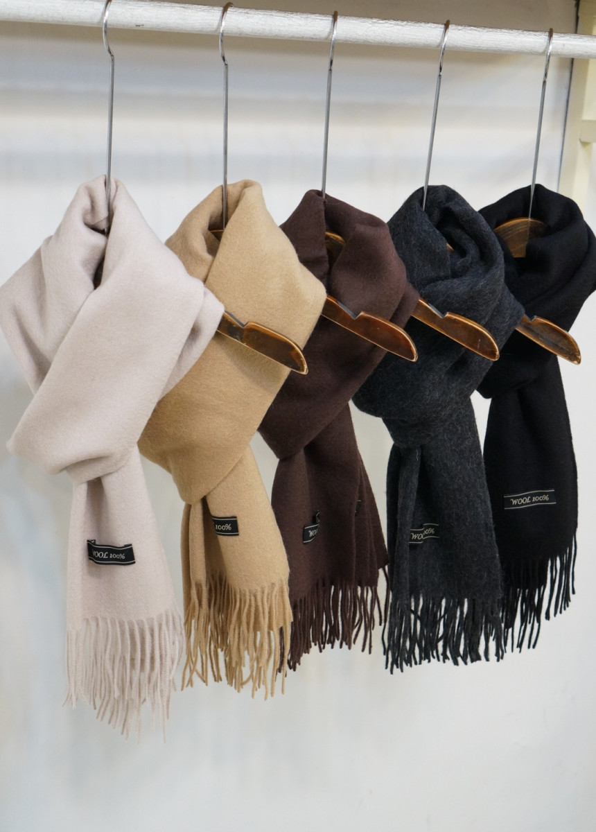Plain wool muffler Trend styling Neat modern sensi