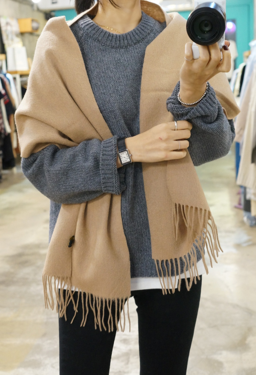 Plain wool muffler Trend styling Neat modern sensi