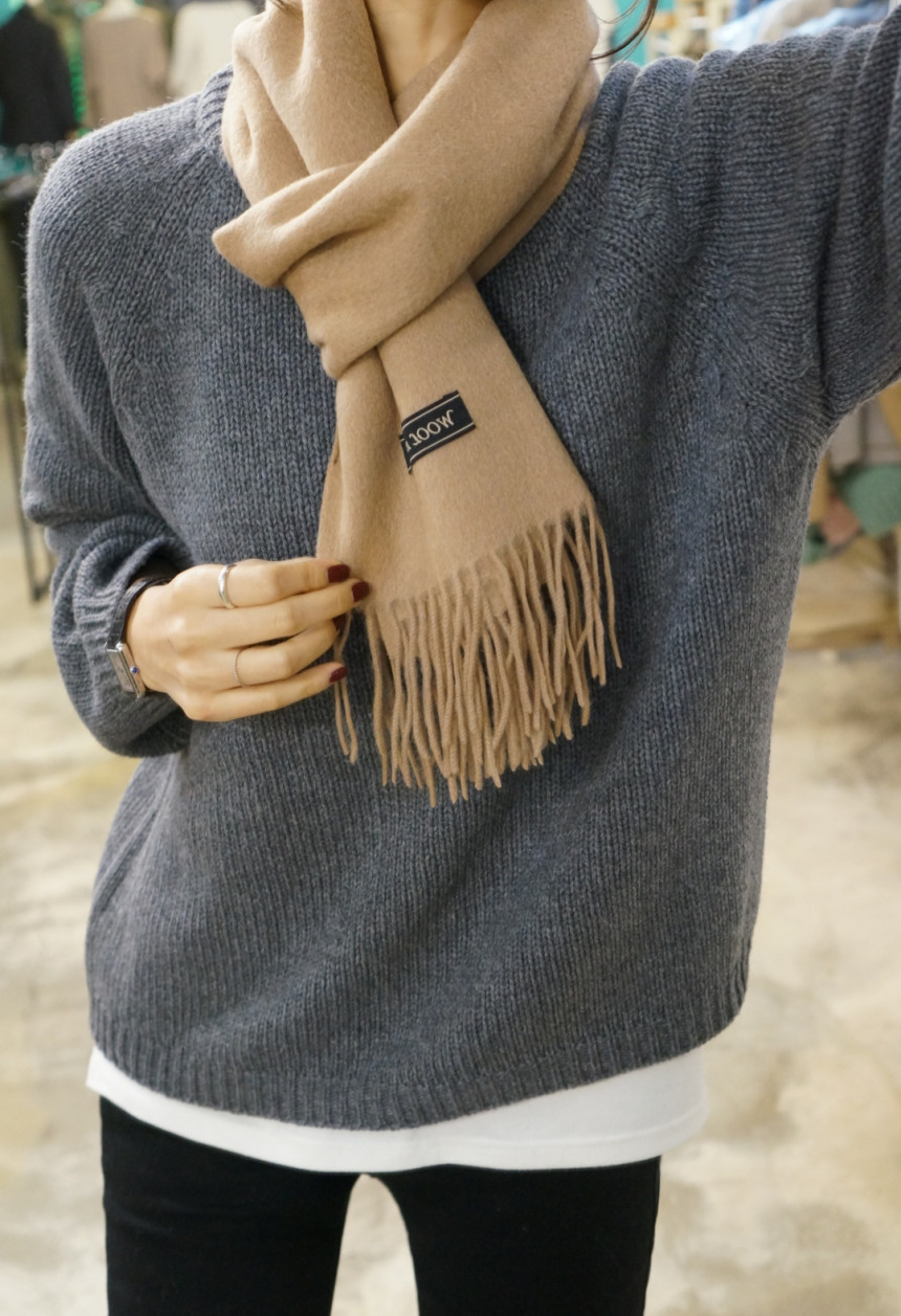 Plain wool muffler Trend styling Neat modern sensi