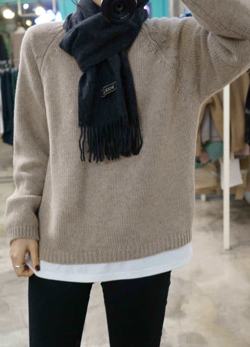 Plain wool muffler Trend styling Neat modern sensi