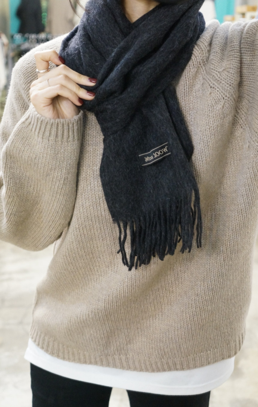 Plain wool muffler Trend styling Neat modern sensi