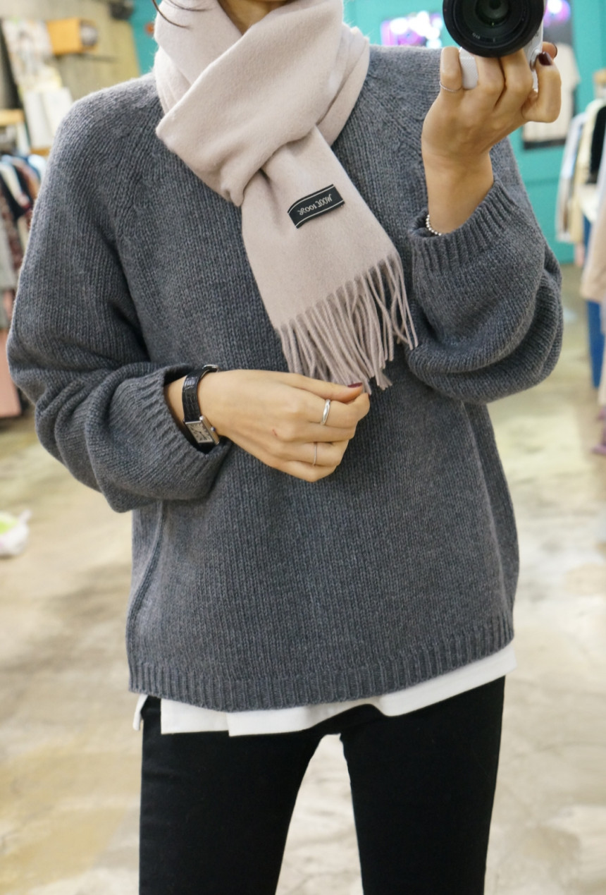 Plain wool muffler Trend styling Neat modern sensi