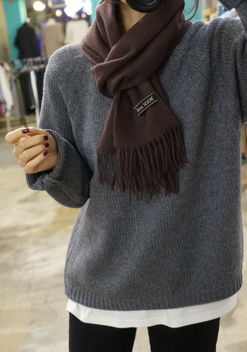 Plain wool muffler Trend styling Neat modern sensi