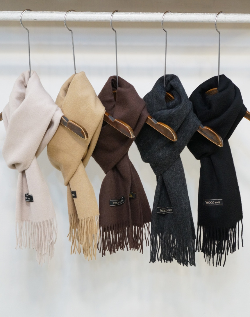 Plain wool muffler Trend styling Neat modern sensi