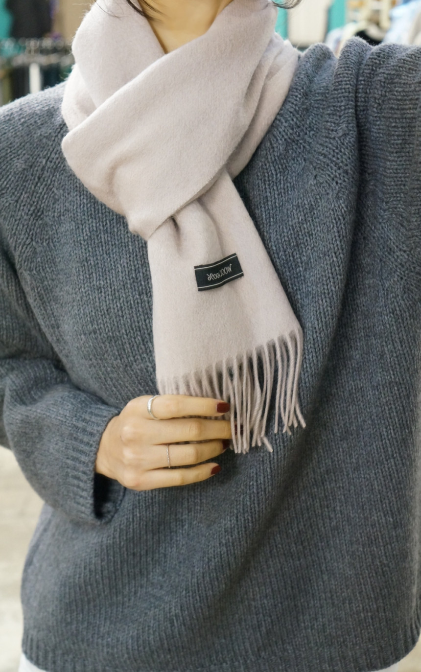 Plain wool muffler Trend styling Neat modern sensi