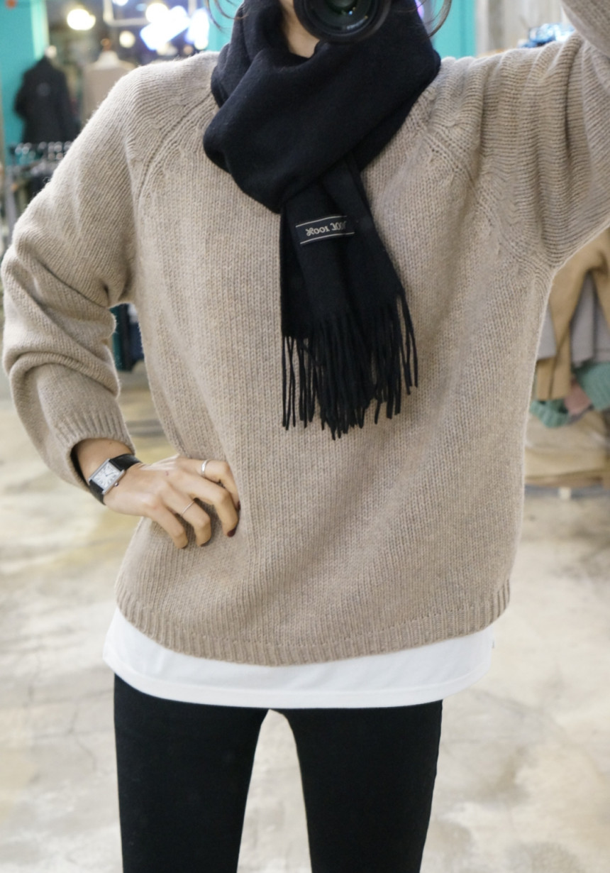 Plain wool muffler Trend styling Neat modern sensi