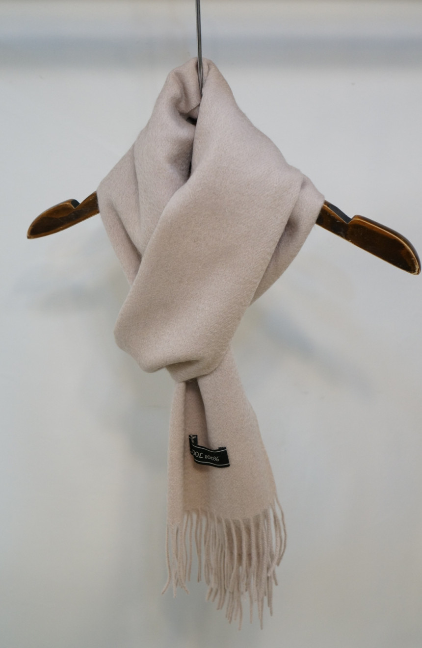 Plain wool muffler Trend styling Neat modern sensi
