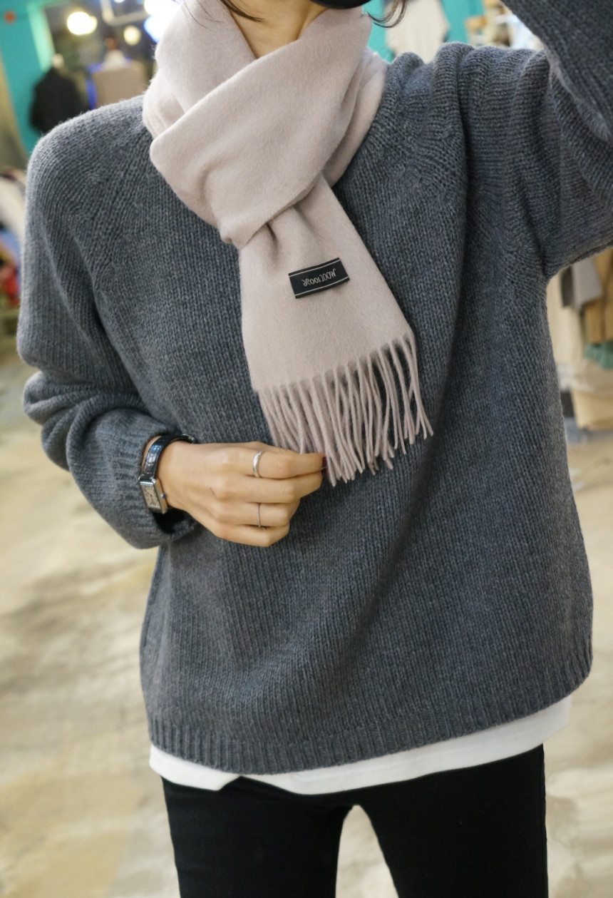 Plain wool muffler Trend styling Neat modern sensi